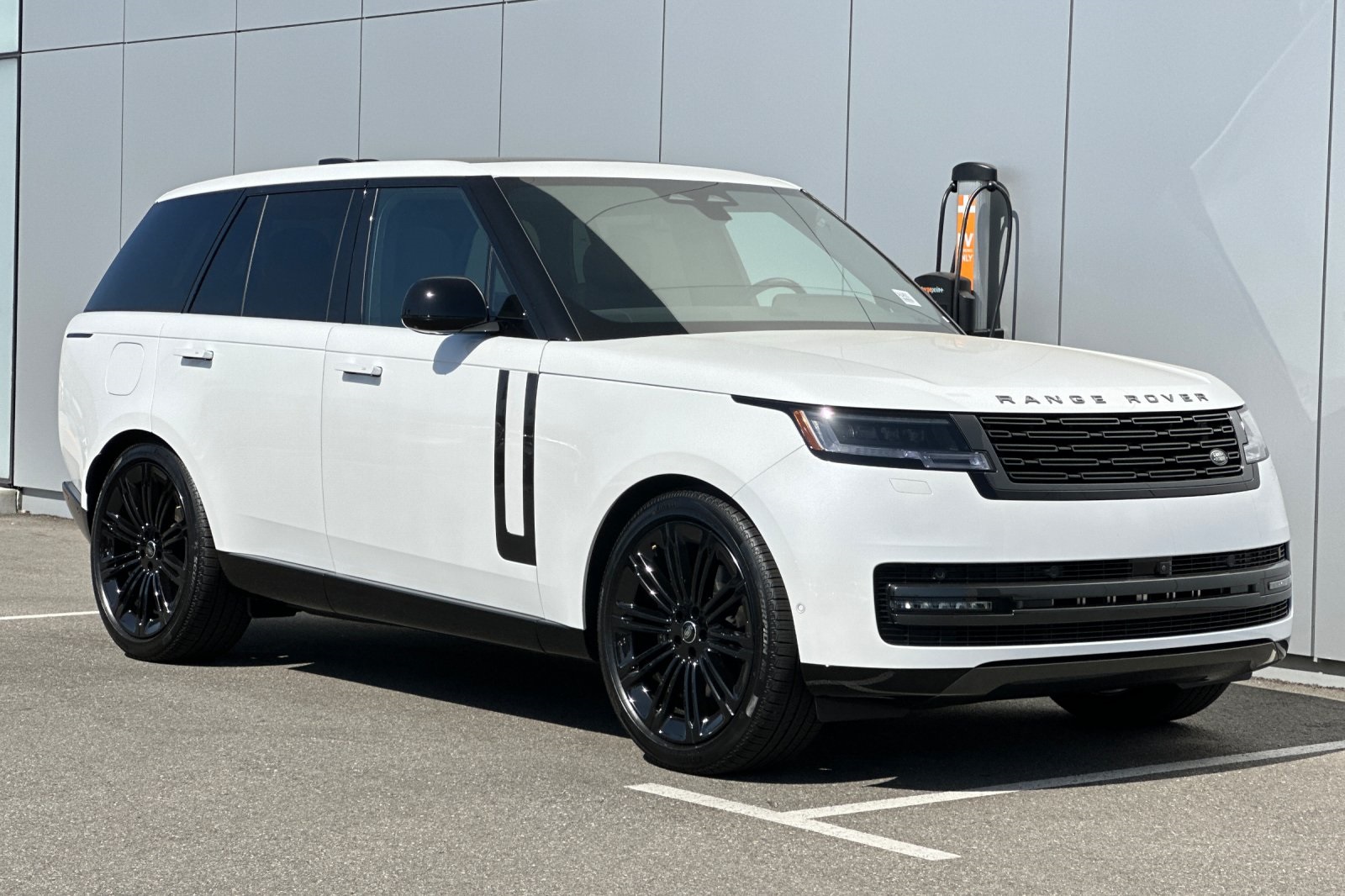 2025 Land Rover Range Rover SE photo 7