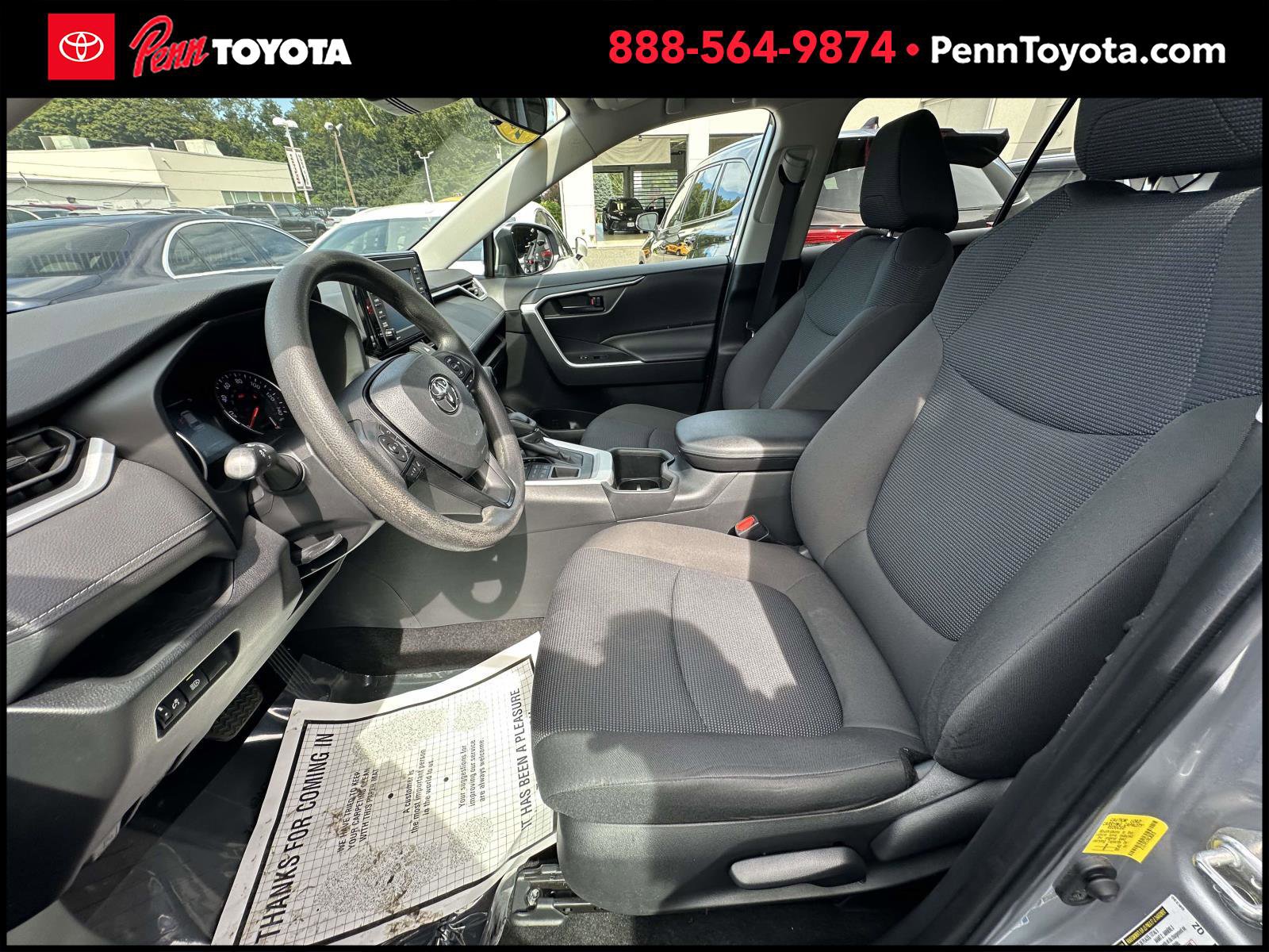 2022 Toyota RAV4 LE photo 9