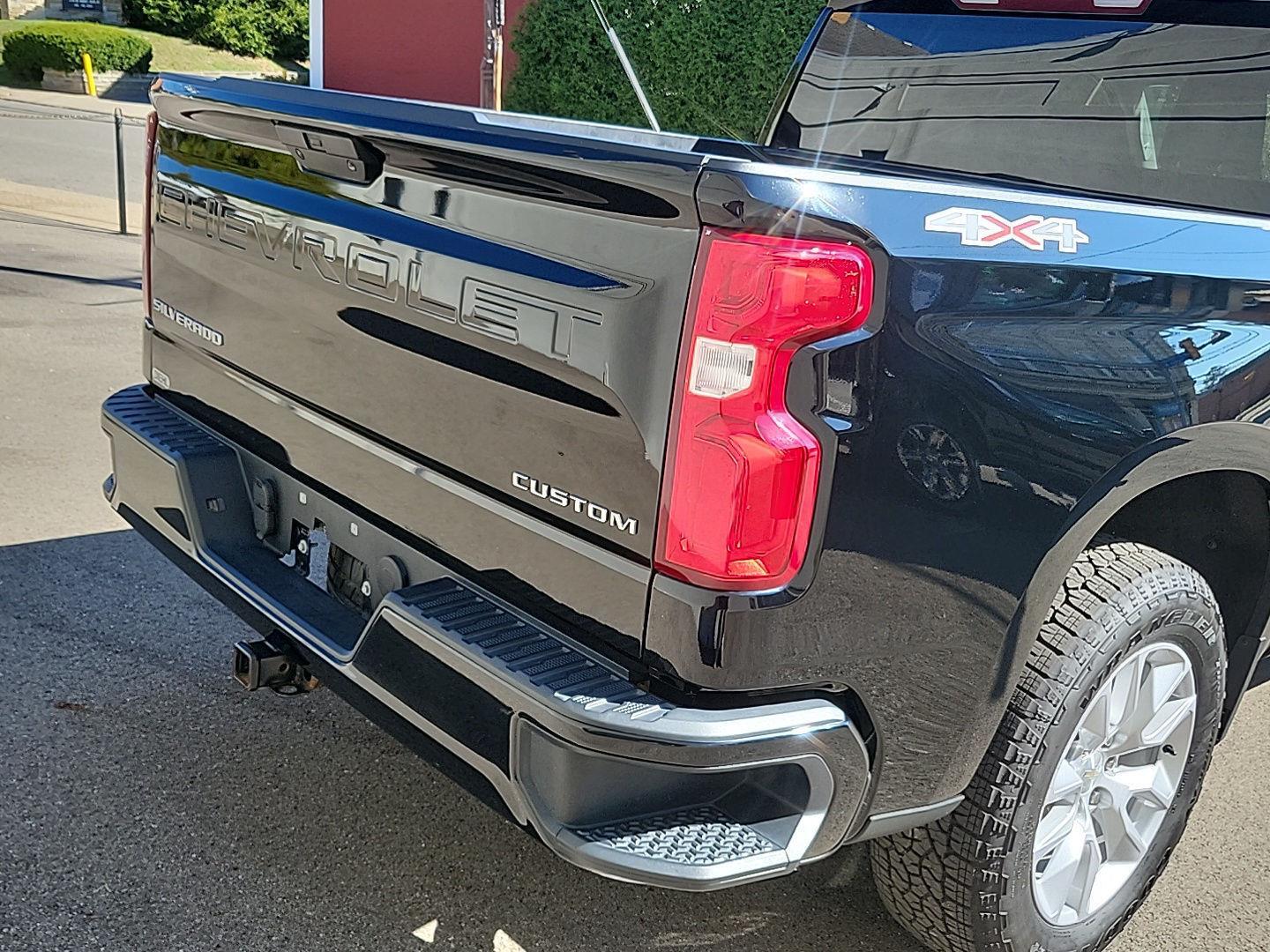 2021 Chevrolet Silverado 1500 Custom photo 4