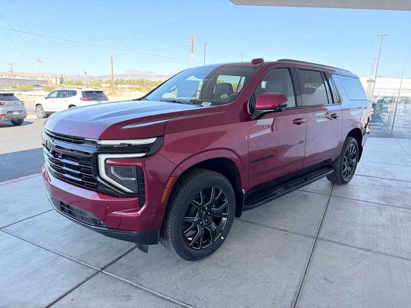 2025 Chevrolet Suburban RST photo 6