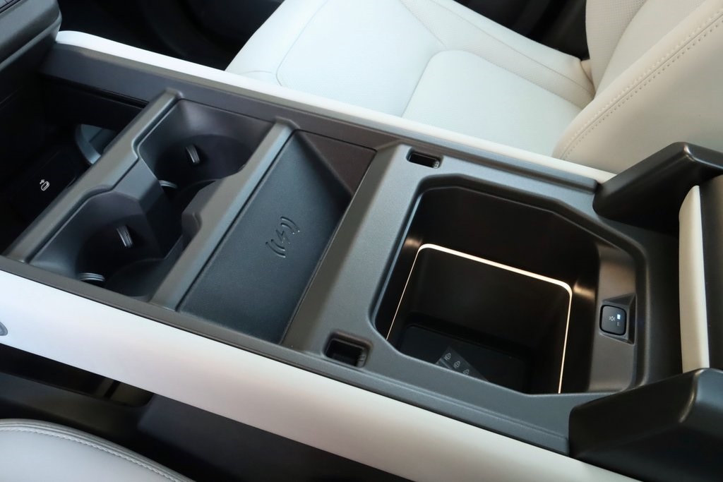 2025 LAND ROVER DEFENDER - Image 31