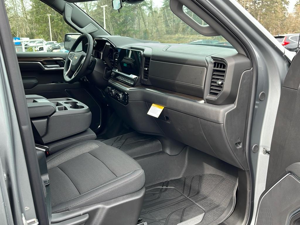 2025 Chevrolet Silverado LT photo 16
