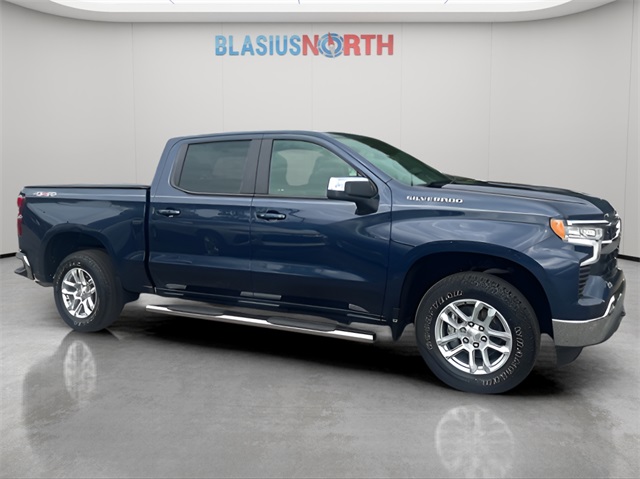 2022 Chevrolet Silverado LT 1500 photo 3