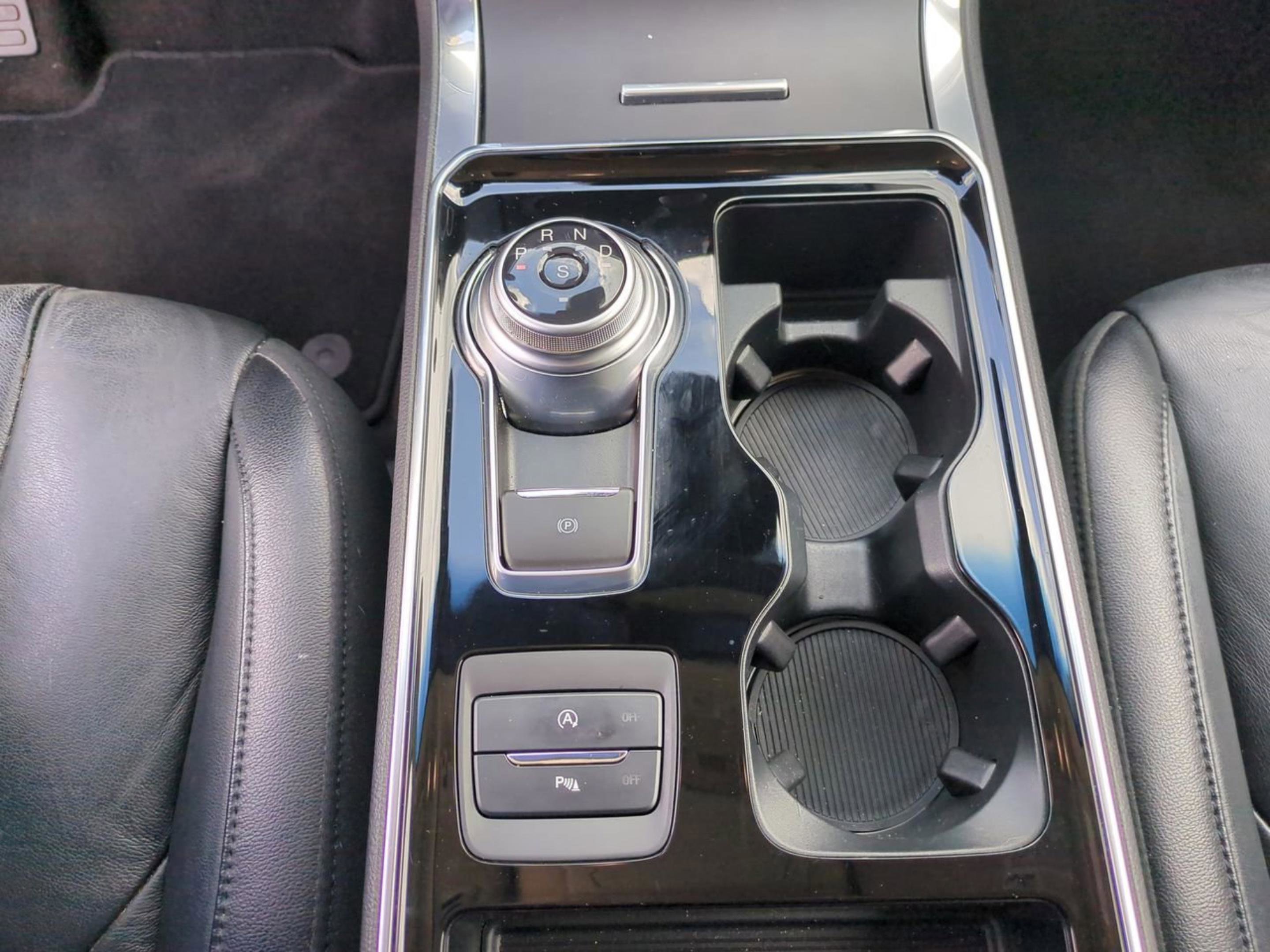 2020 Ford Edge Titanium photo 15