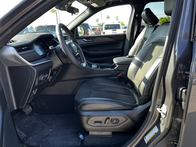 2025 Jeep Grand Cherokee Altitude X photo 12