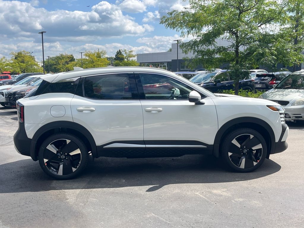 2025 Nissan Kicks SR photo 4