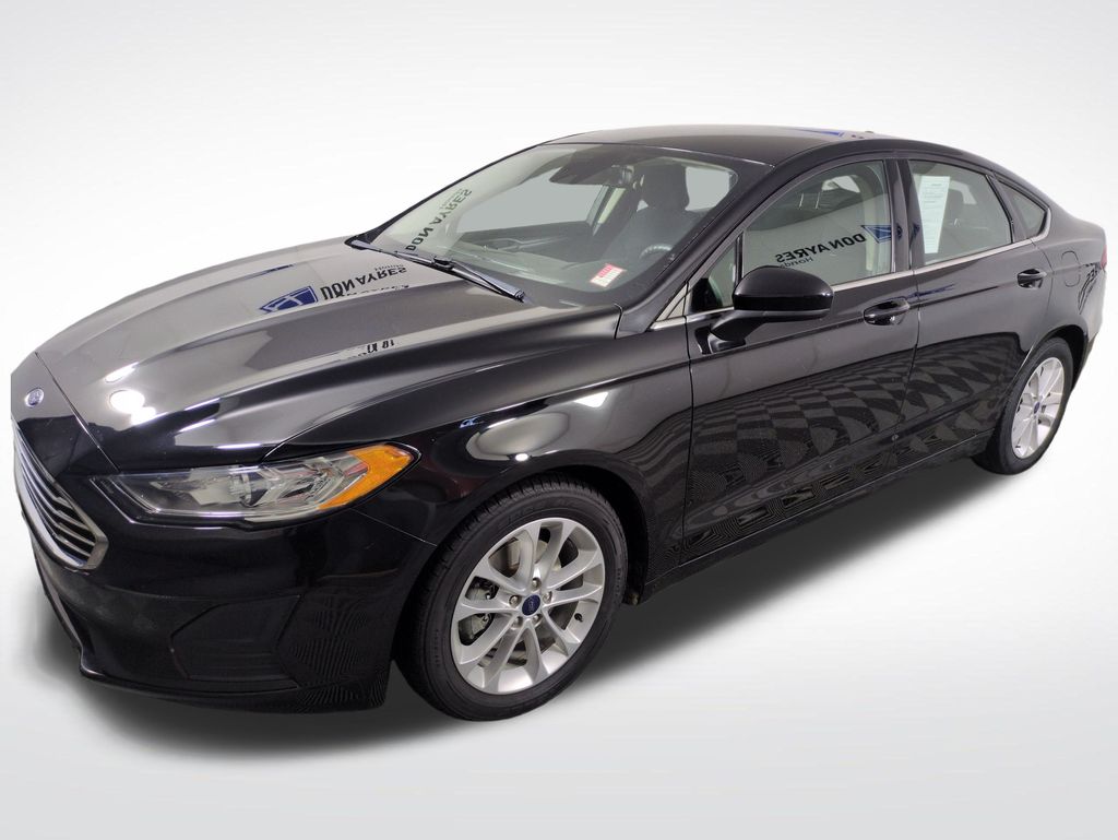 2019 Ford Fusion SE's photo