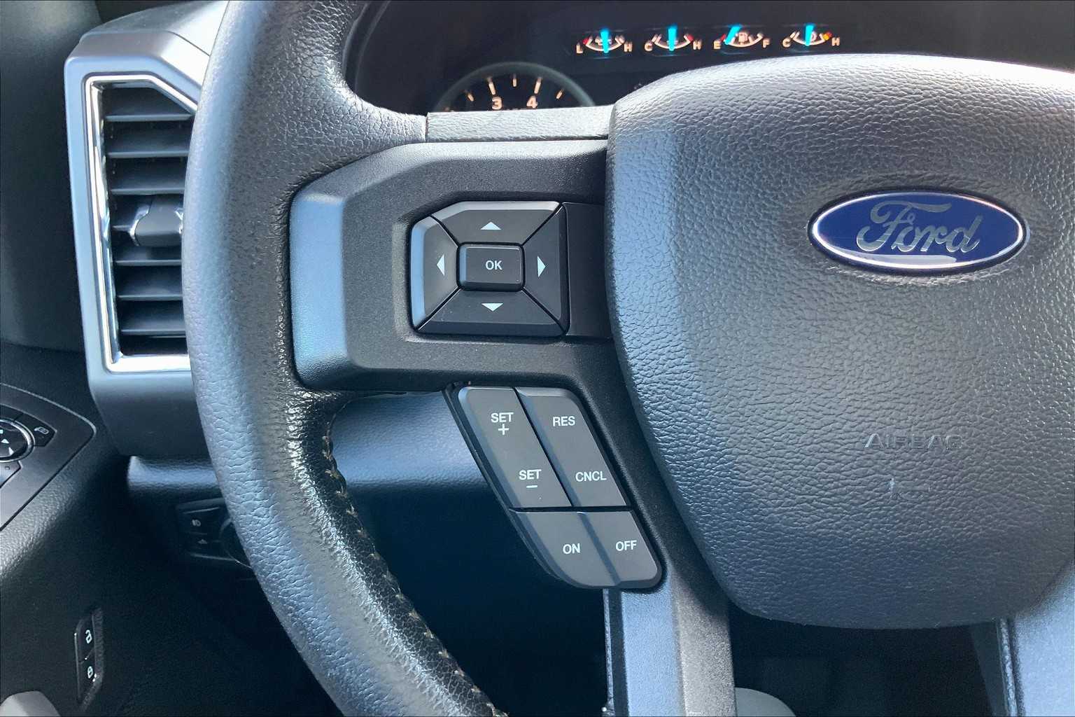 2015 Ford F-150 XLT photo 22