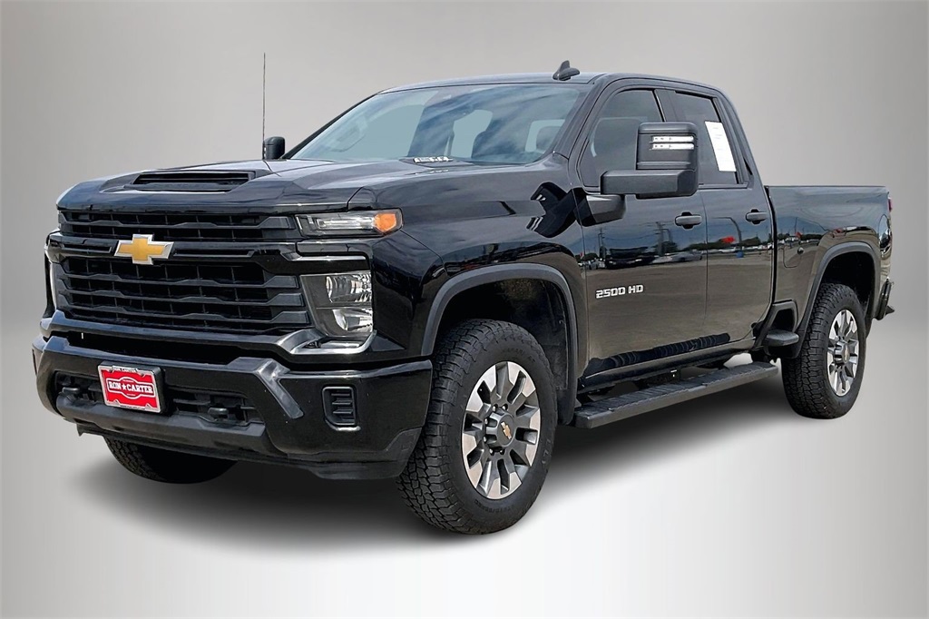 2024 Chevrolet Silverado 2500HD Custom photo 2