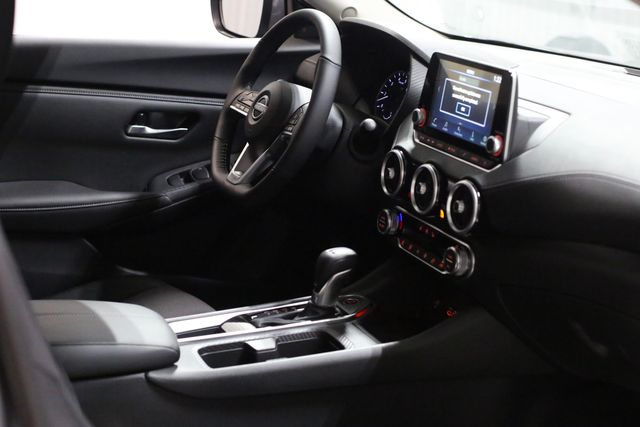 2025 Nissan Sentra SV photo 18