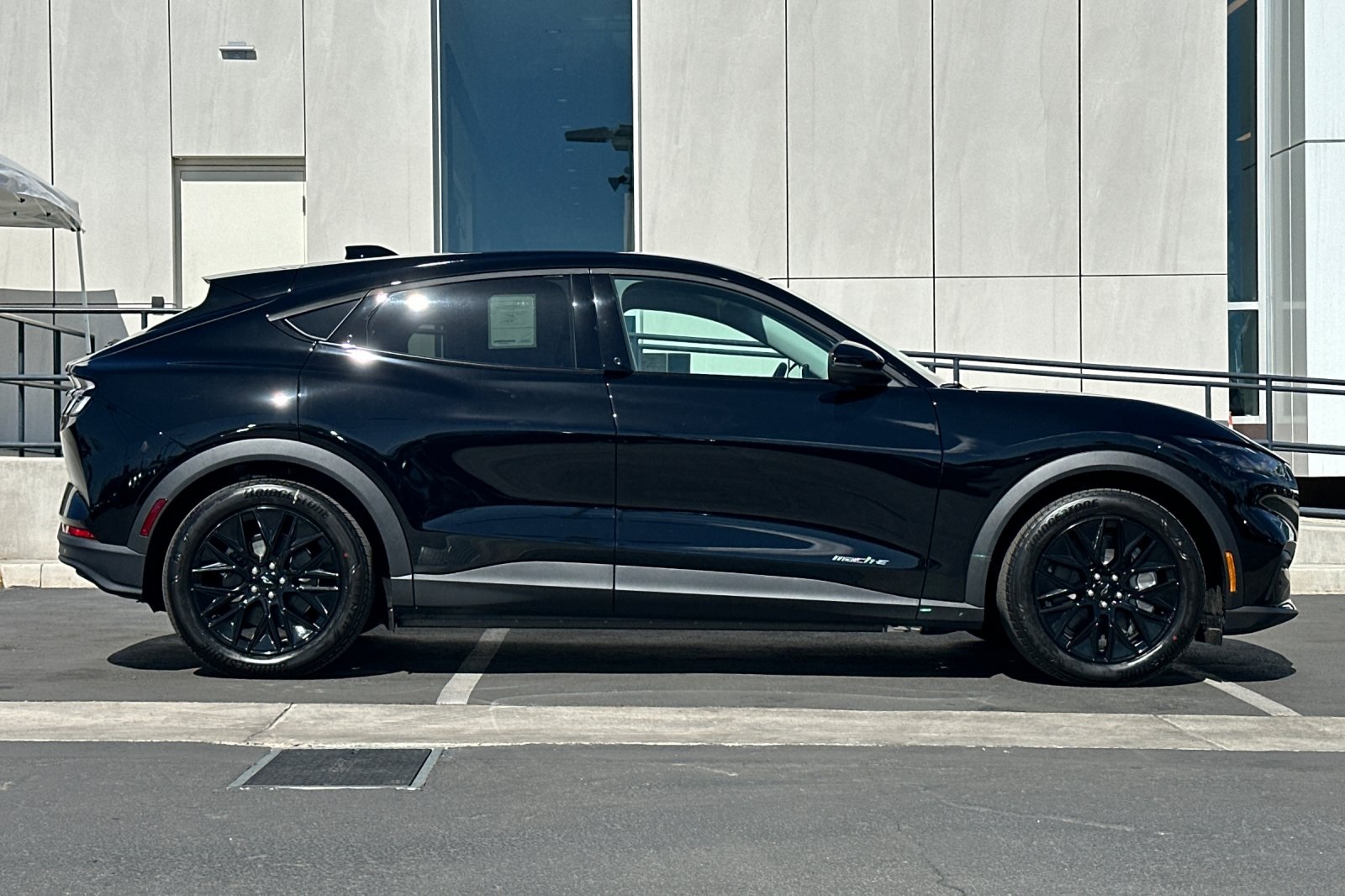 2025 Ford Mustang Mach-E Select photo 2