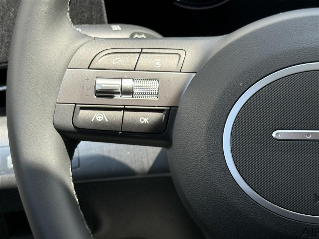 2025 Hyundai Kona SEL photo 23