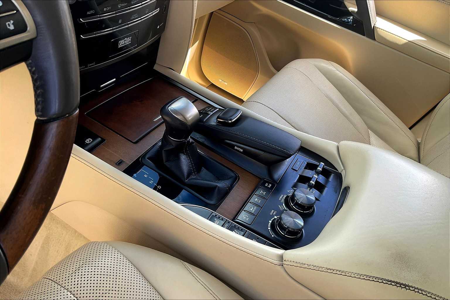 2017 Lexus LX 570 photo 13