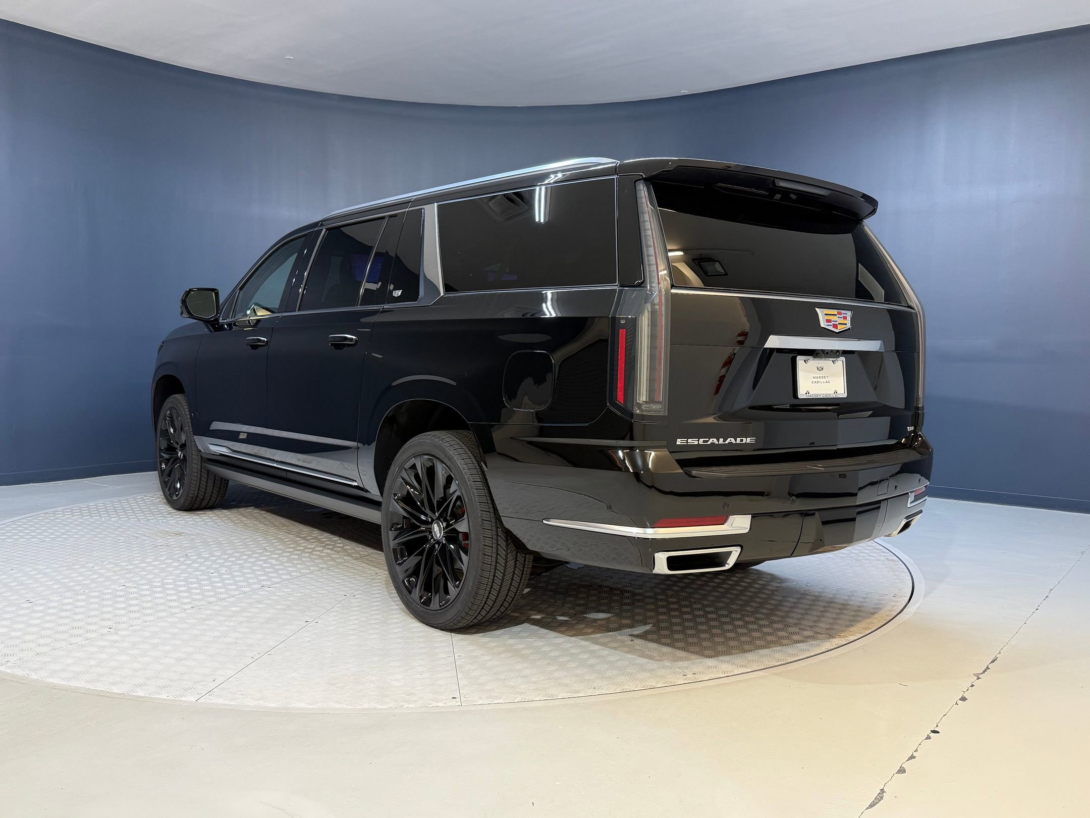 2025 Cadillac Escalade ESV Premium Luxury photo 2