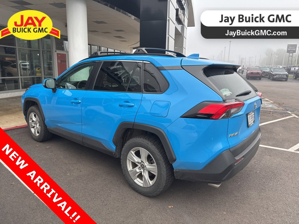 2021 Toyota RAV4 XLE photo 4