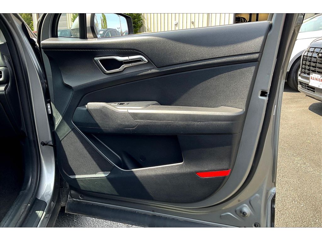 2024 Kia Sportage LX photo 23