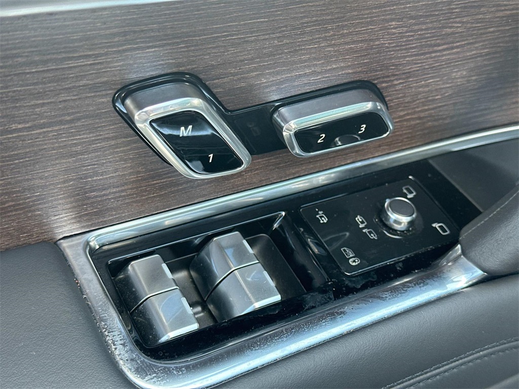 2023 Land Rover Range Rover SE photo 9