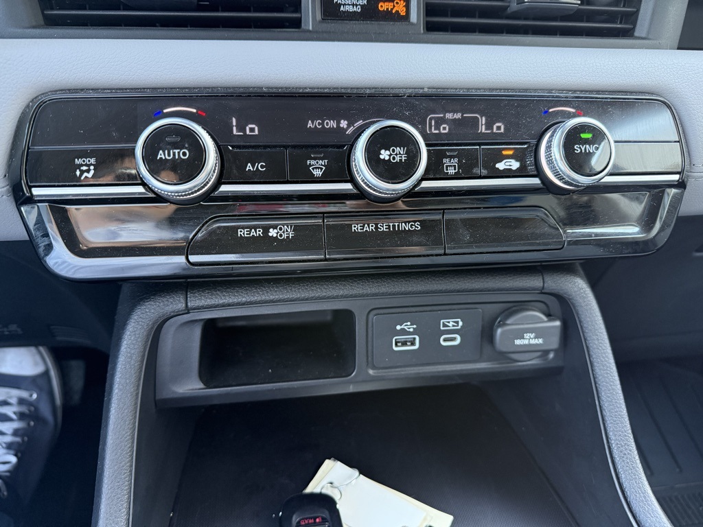 2023 Honda Pilot LX photo 19