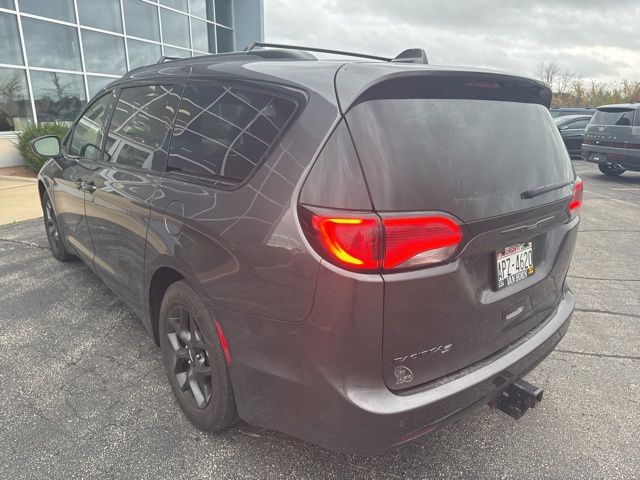 2018 Chrysler Pacifica Touring L photo 3