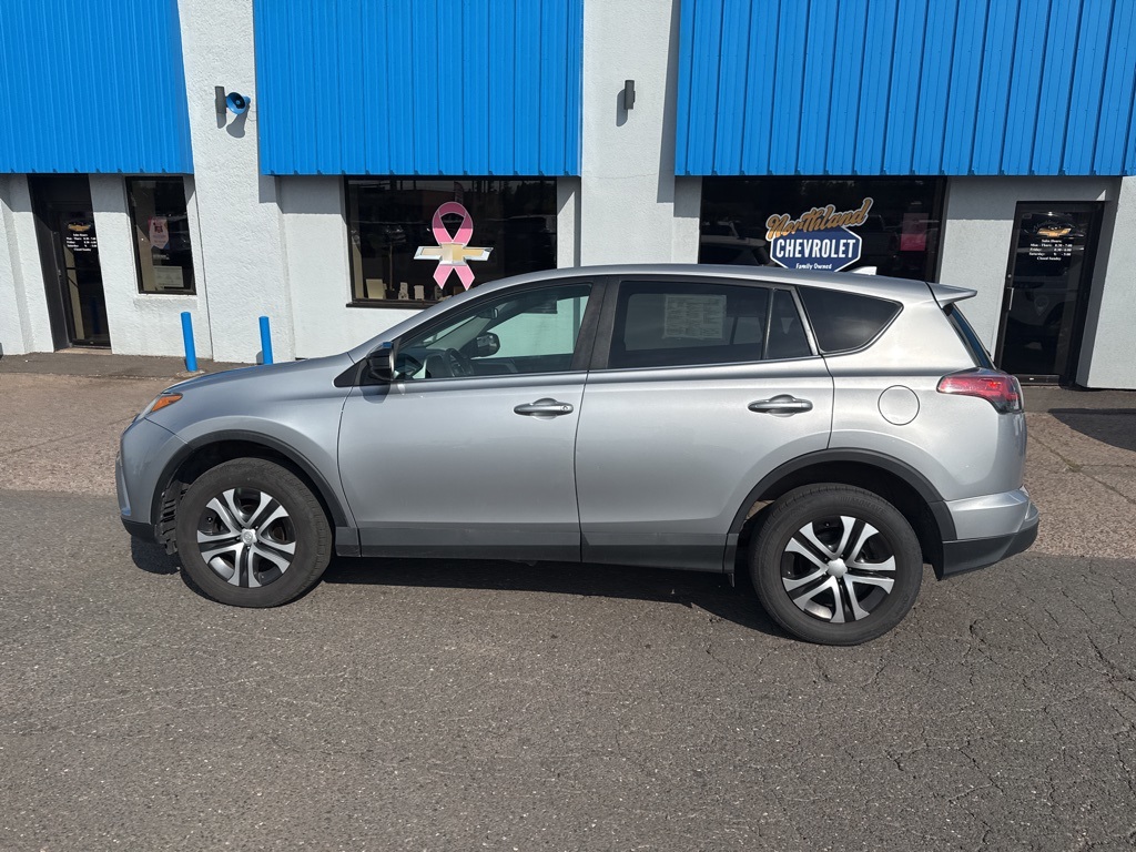 2017 Toyota RAV4 LE photo 15