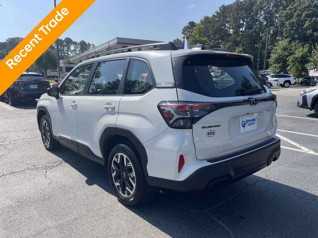 2025 Subaru Forester Base photo 2