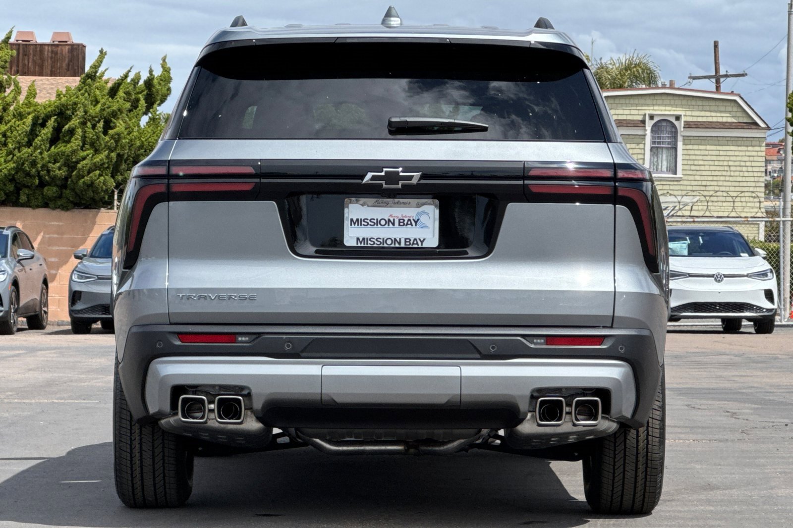 2025 Chevrolet Traverse photo 4