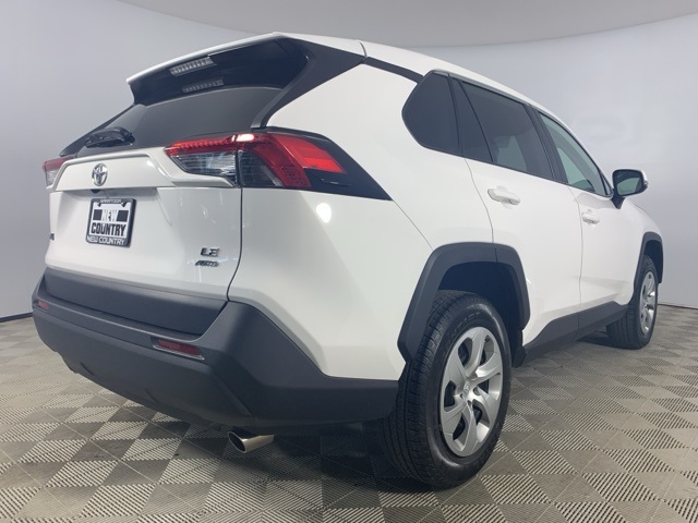 2022 Toyota RAV4 LE photo 7
