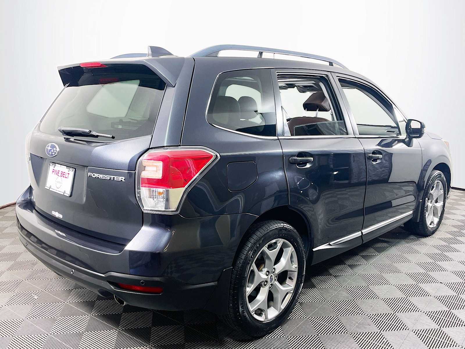 2018 Subaru Forester Touring photo 4