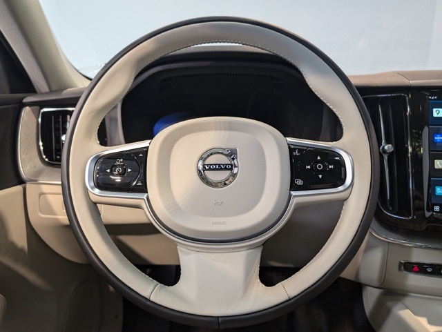 2025 Volvo XC60 B5 Plus photo 12