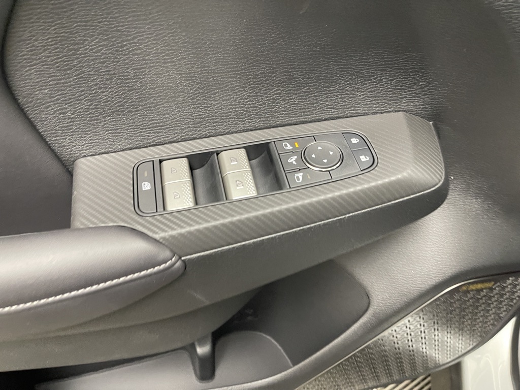 2025 Mitsubishi Outlander SE photo 18