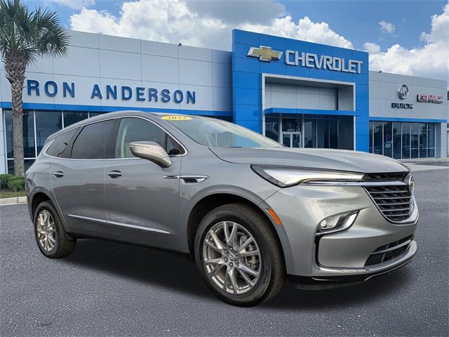 2023 Buick Enclave Essence's photo