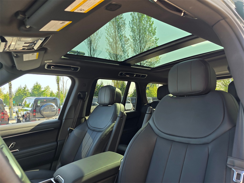 2025 Land Rover Range Rover SE photo 23