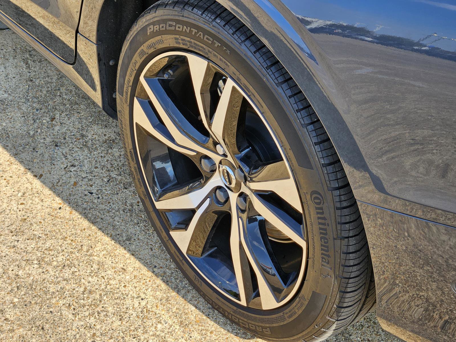 2024 Volvo S60 B5 AWD Plus photo 7