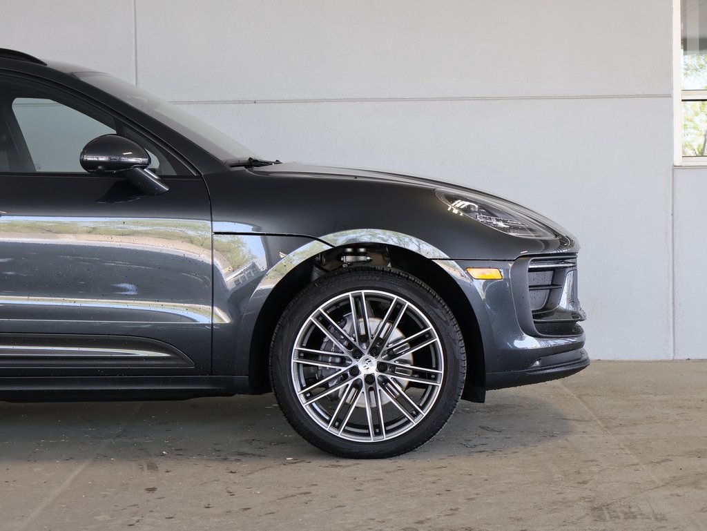 2024 Porsche Macan T photo 11