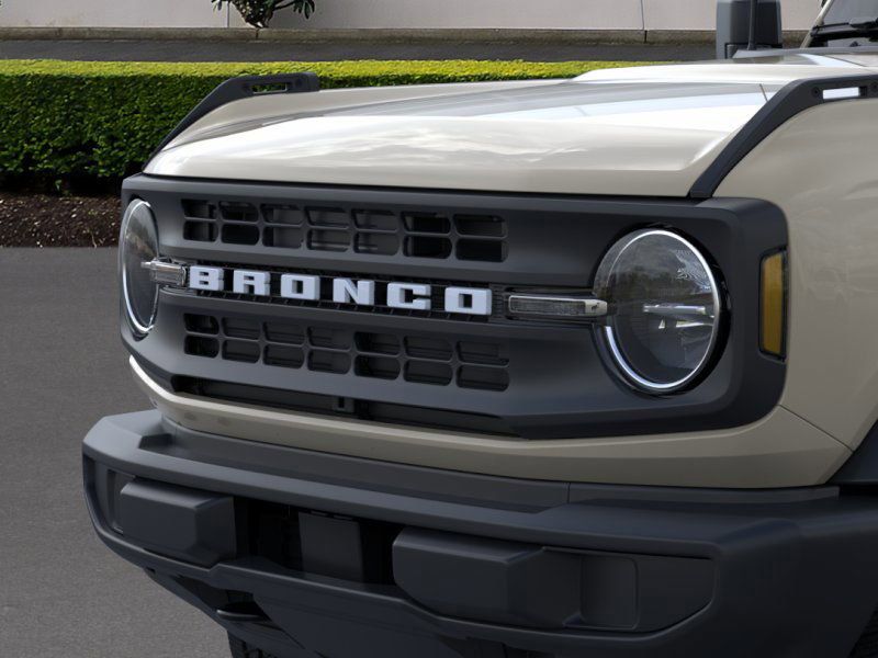 2025 Ford Bronco Base photo 17
