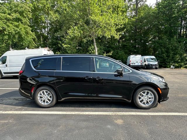 2025 Chrysler Pacifica photo 4