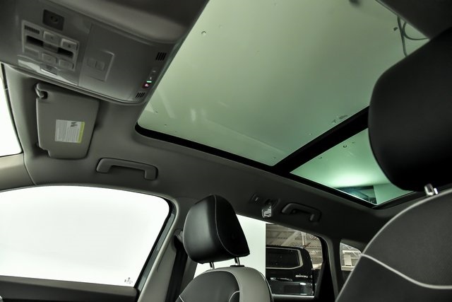 2025 Volkswagen Taos SE photo 8