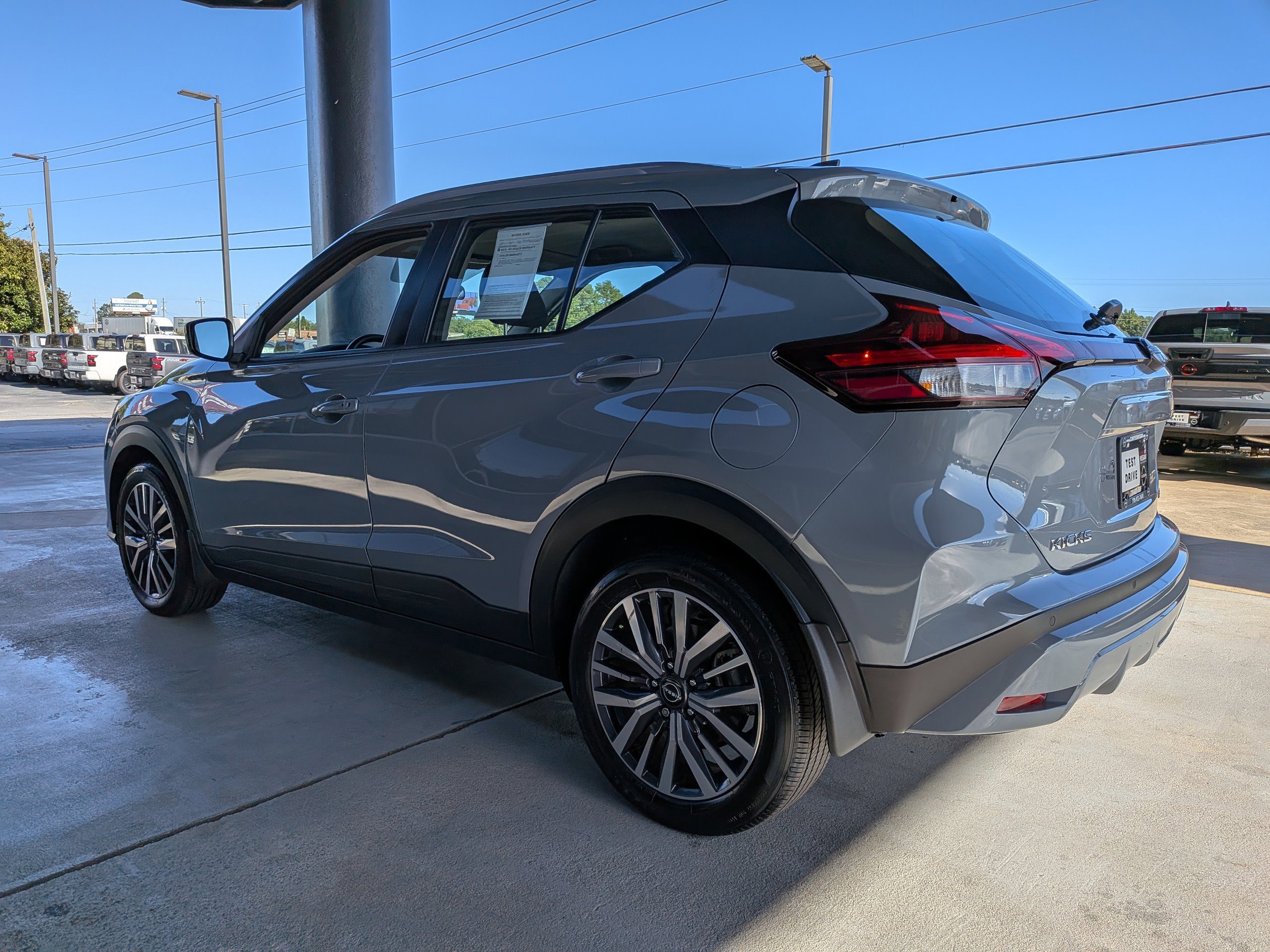 2023 Nissan Kicks SV photo 3