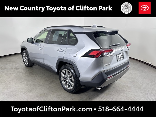 2022 Toyota RAV4 Limited photo 4