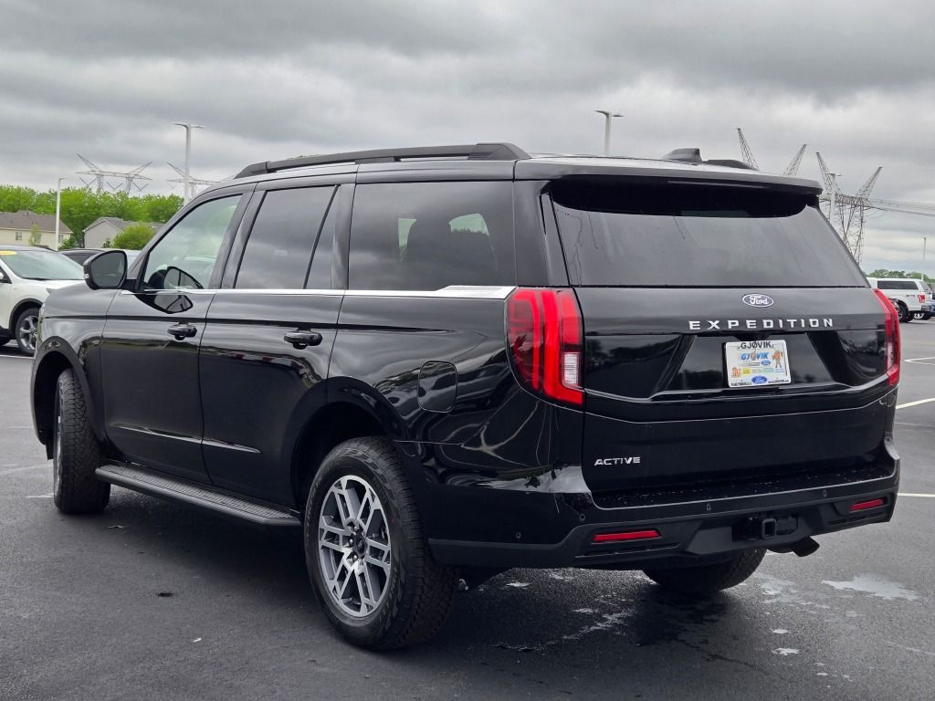 2025 Ford Expedition photo 16