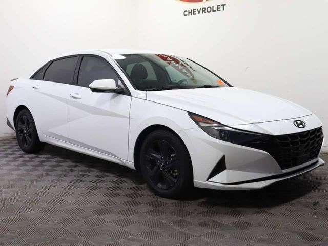 2021 Hyundai Elantra SEL's photo