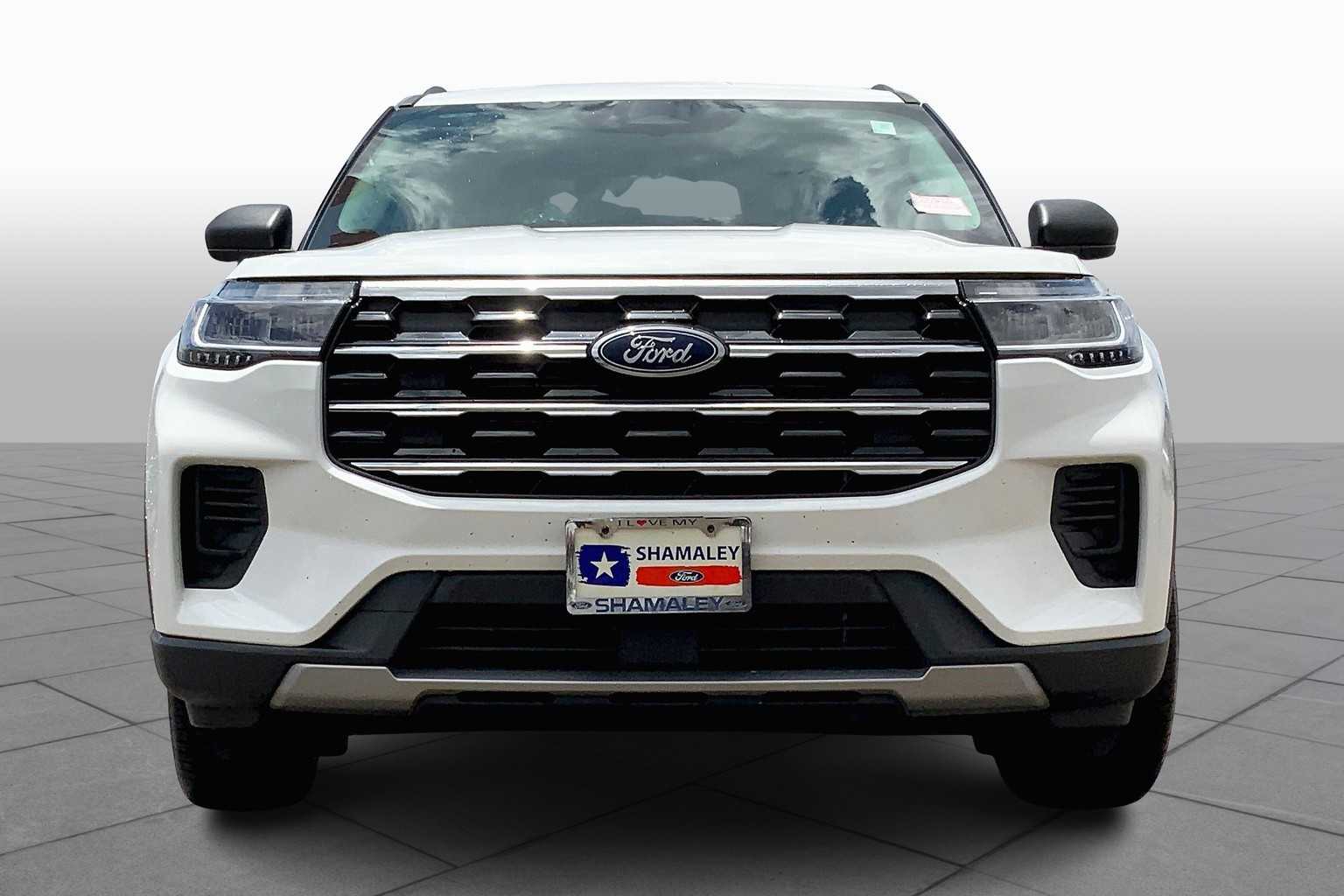 2025 Ford Explorer photo 3