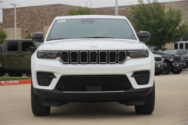 2025 Jeep Grand Cherokee Laredo X photo 2