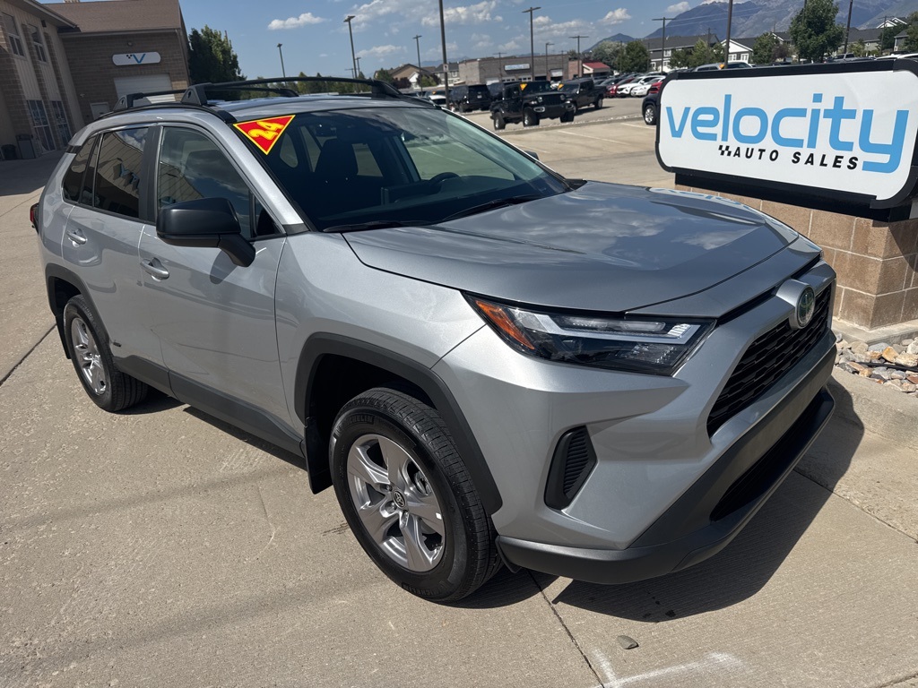 2024 Toyota RAV4 LE's photo