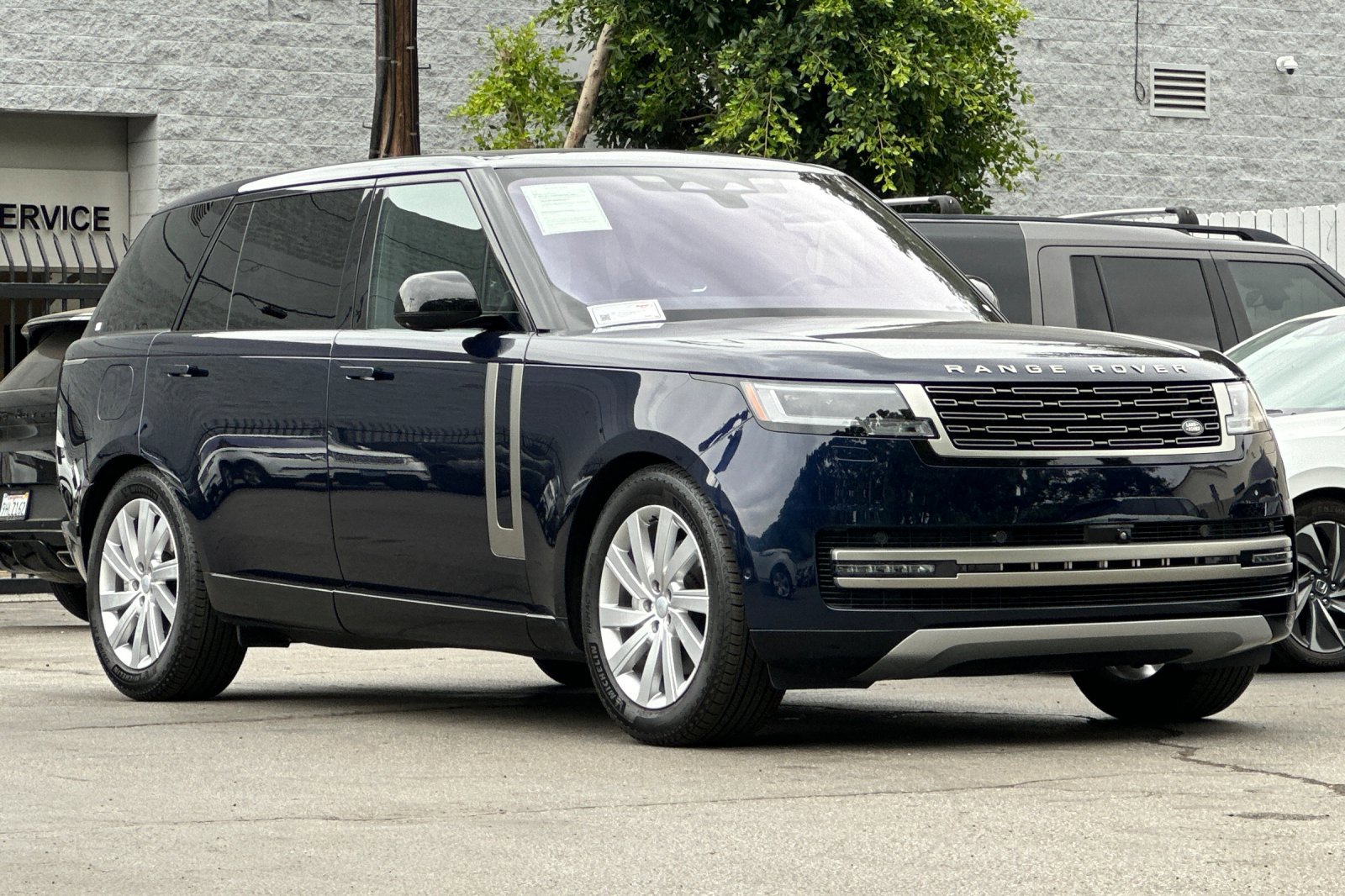 2023 Land Rover Range Rover SE photo 7