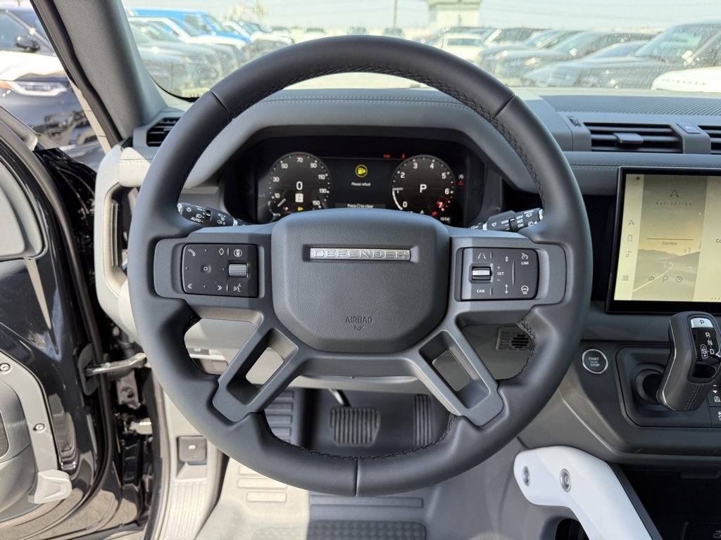 2025 Land Rover Defender 90 X-Dynamic SE photo 13