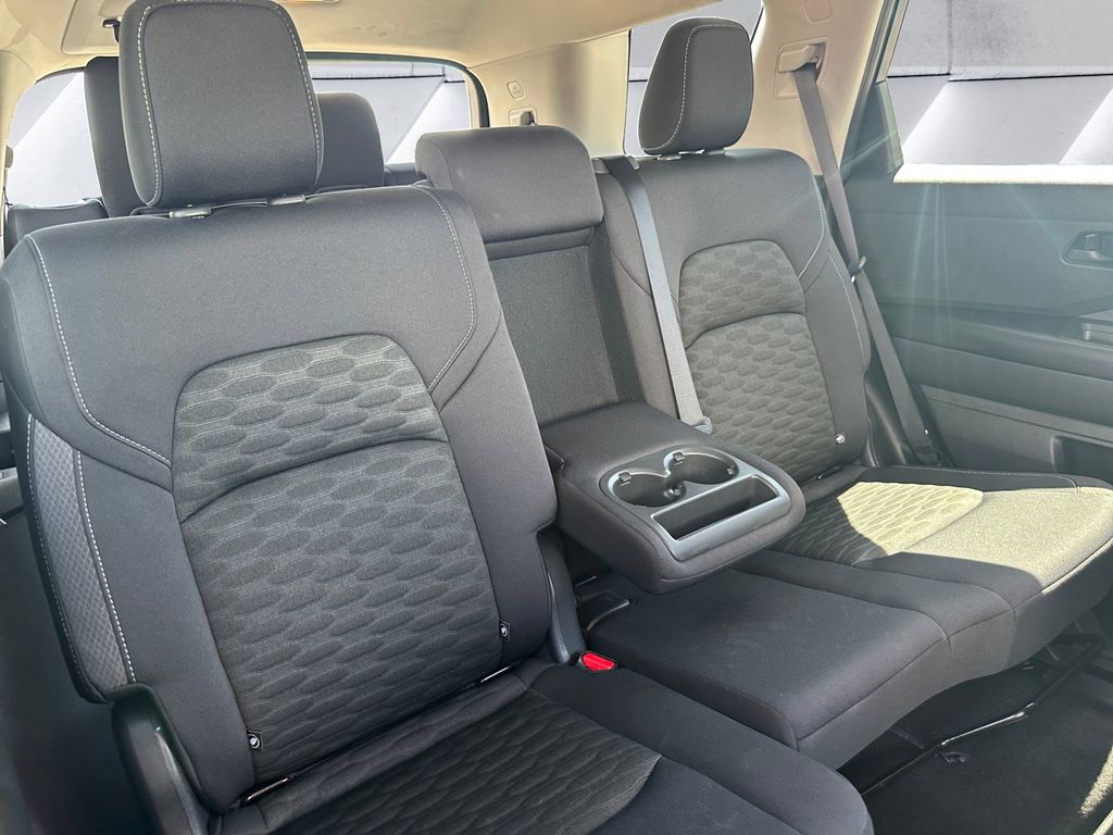 2023 Nissan Pathfinder SV photo 10