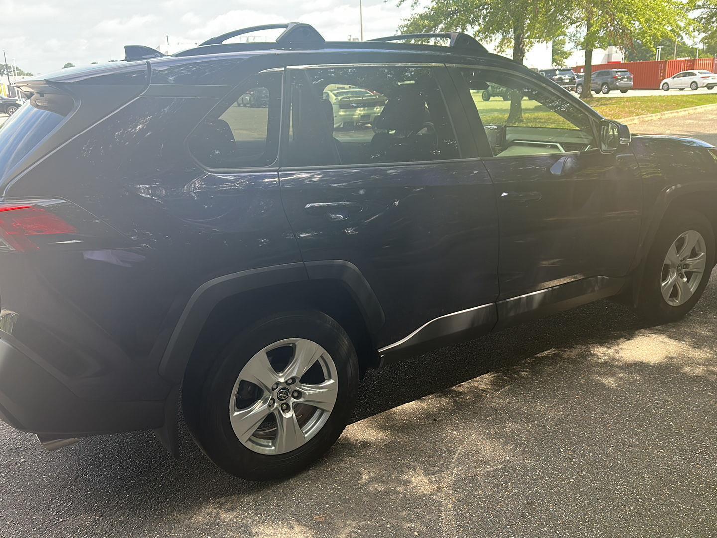 2019 Toyota RAV4 XLE photo 16