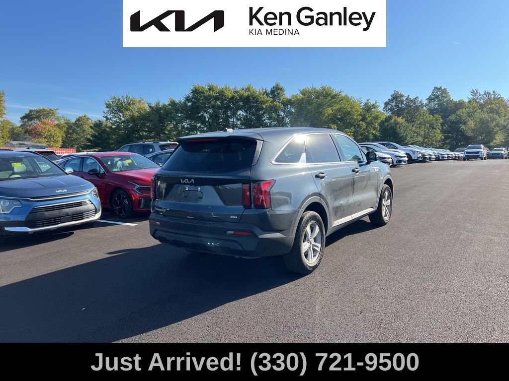 2023 Kia Sorento LX photo 5