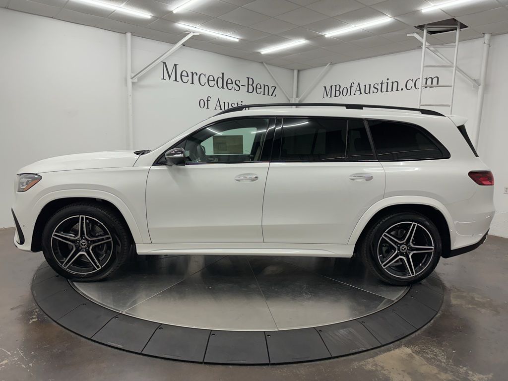 2026 Mercedes Benz GLS 450 4MATIC photo 4